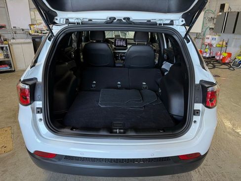 Used 2025 Jeep Compass Limited image 29