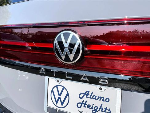 New 2026 Volkswagen Atlas Peak Edition image 15