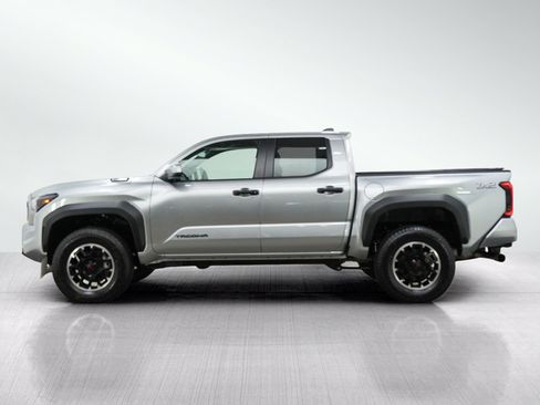 Used 2026 Toyota Tacoma TRD Off-Road AWD/4WD image 2