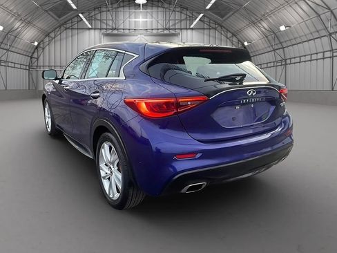 Used 2017 INFINITI QX30 image 3
