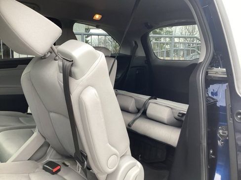 Used 2018 Honda Odyssey EX image 12