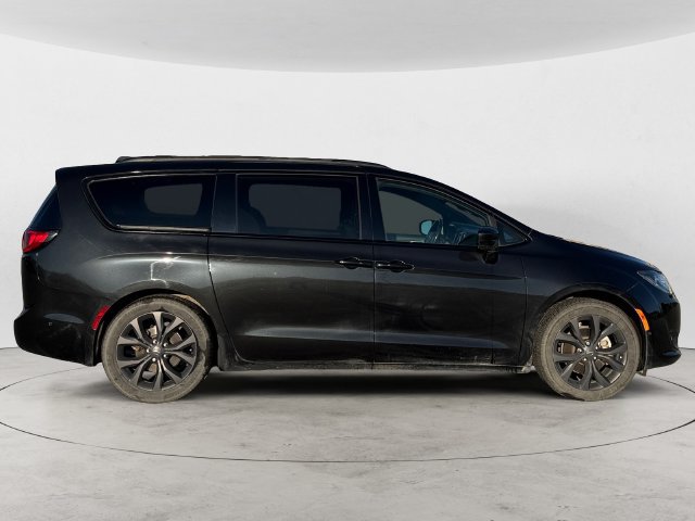 Used 2020 Chrysler Pacifica Touring-L Plus w/ Advanced Safetytec Group FWD image 4