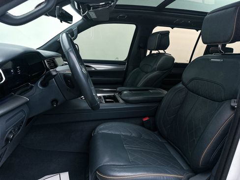 Used 2022 Jeep Grand Wagoneer Series III w/ Flexible Seating Group image 20