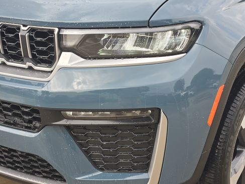 New 2026 Jeep Grand Cherokee Limited RWD image 6