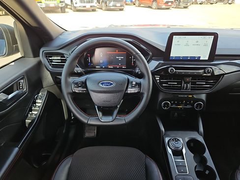Used 2025 Ford Escape ST-Line image 8