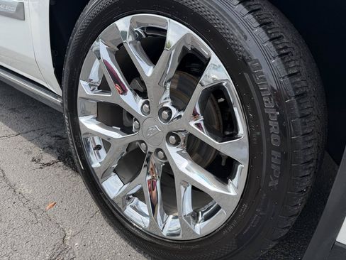Used 2018 Cadillac Escalade ESV Premium Luxury AWD/4WD image 9