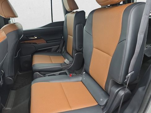 Used 2024 Lexus GX 550 w/ Cold Area Package image 16