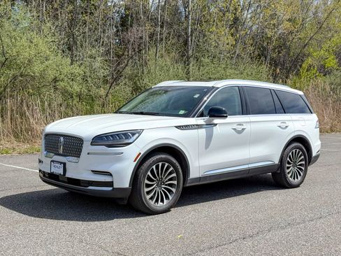 Used 2022 Lincoln Aviator AWD w/ Premium Package image 3