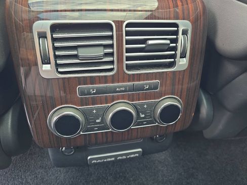 Used 2013 Land Rover Range Rover HSE image 24