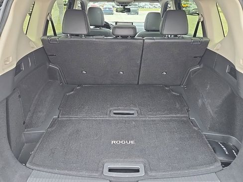 Used 2024 Nissan Rogue Platinum image 24
