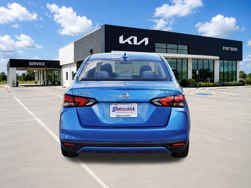 Used 2020 Nissan Versa SV FWD image 6