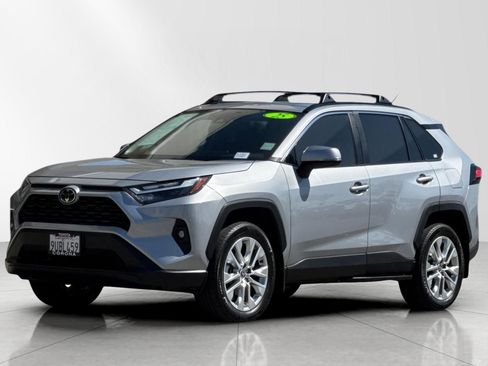 Used 2025 Toyota RAV4 XLE Premium image 8