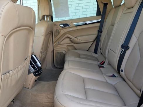Used 2016 Porsche Cayenne AWD/4WD image 12