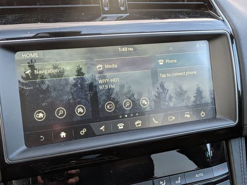 Used 2019 Jaguar F-PACE Prestige image 11