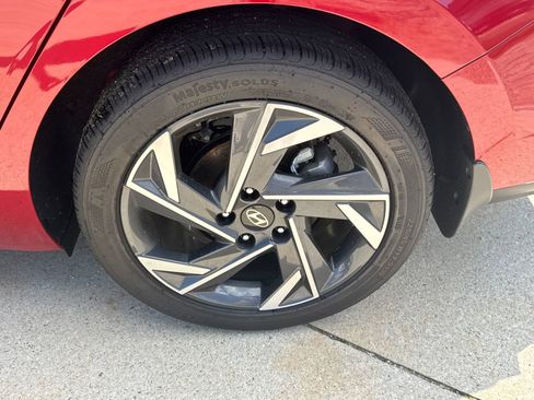 Certified 2025 Hyundai Elantra Sport image 19