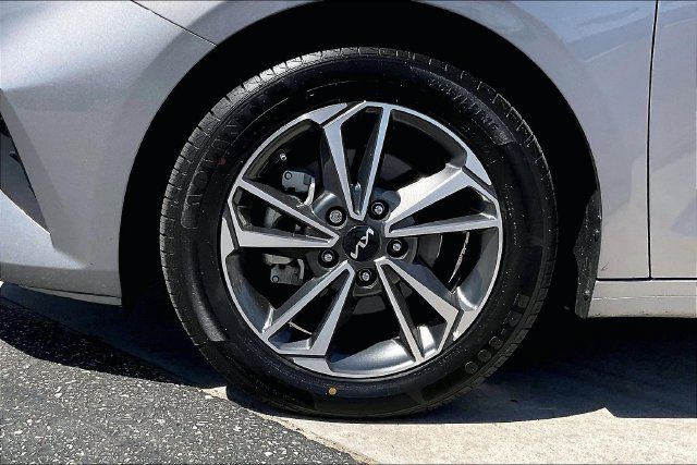 Used 2023 Kia Forte LXS FWD image 8