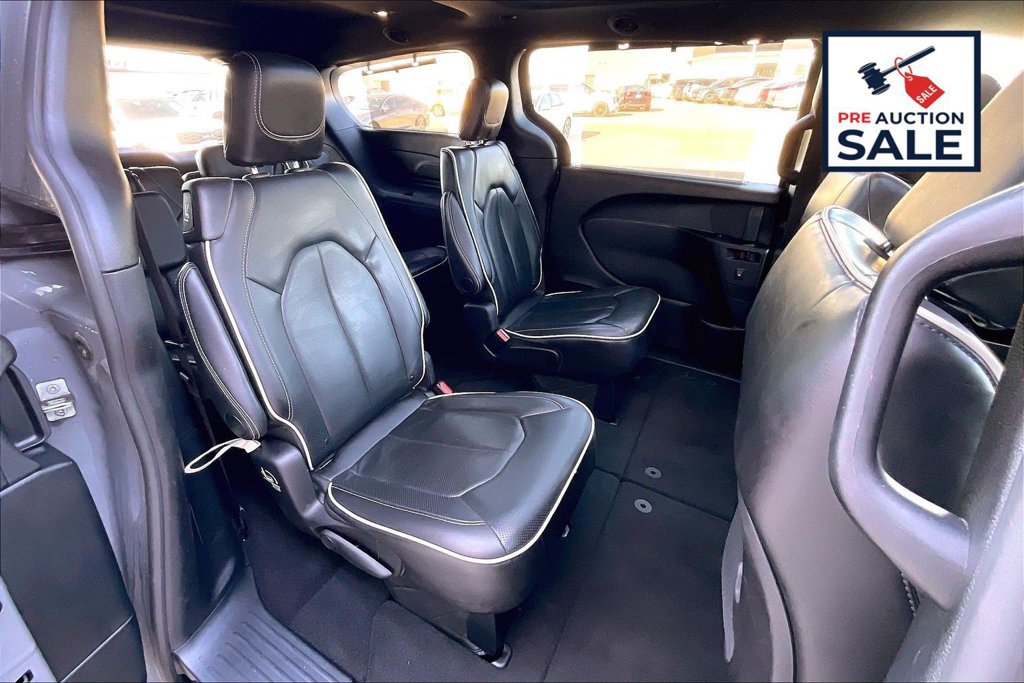 Used 2025 Chrysler Pacifica Limited FWD image 27