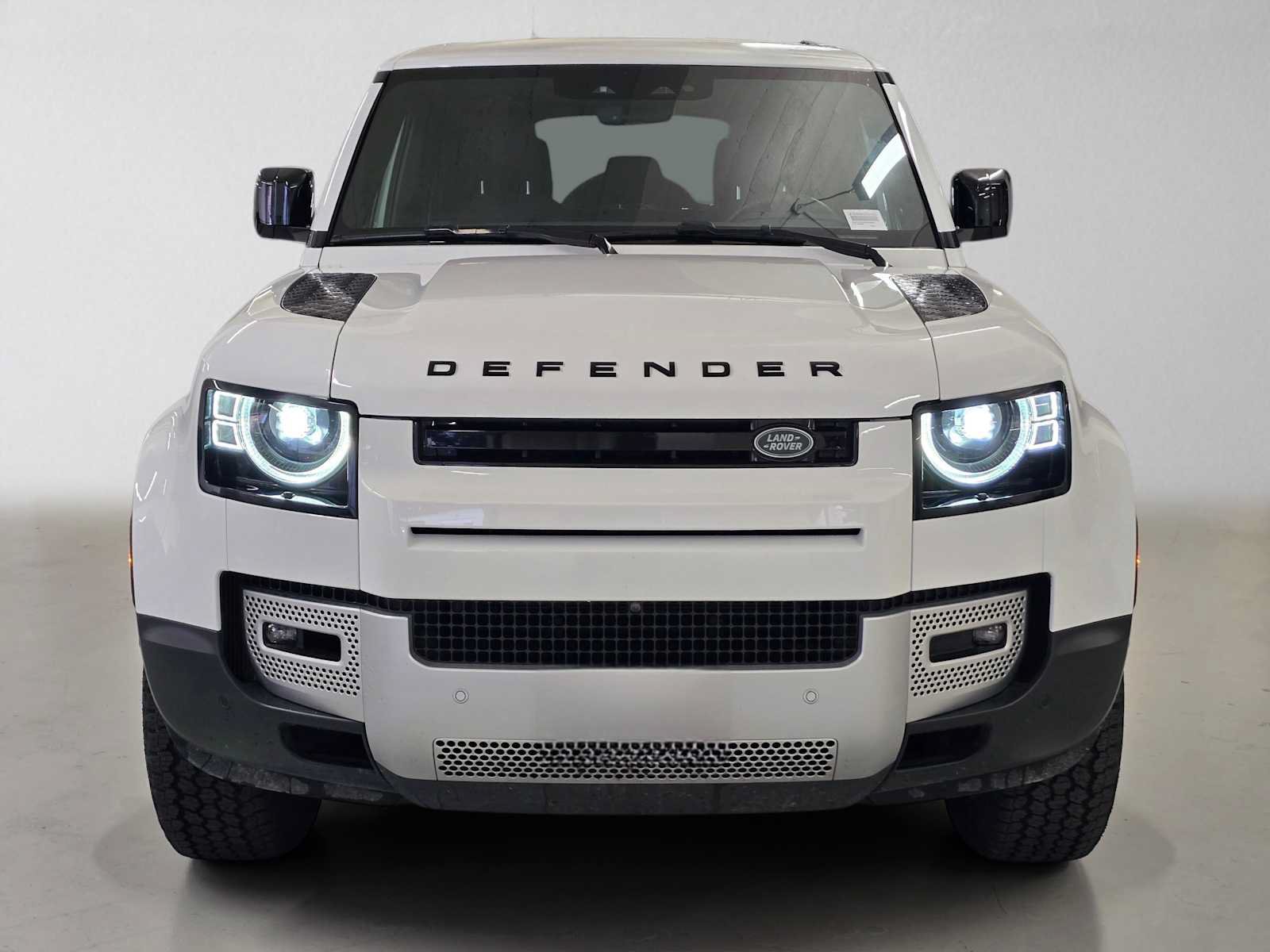 Used 2025 Land Rover Defender 110 S AWD/4WD image 9