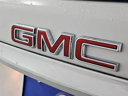 Used 2024 GMC Terrain SLE image 11