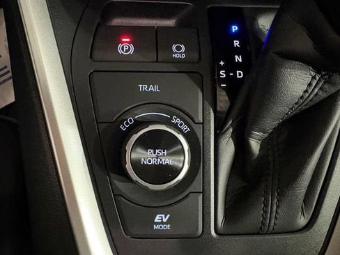 Used 2025 Toyota RAV4 XLE w/ Convenience Package AWD/4WD image 15