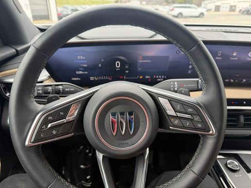 Used 2025 Buick Enclave Preferred image 23