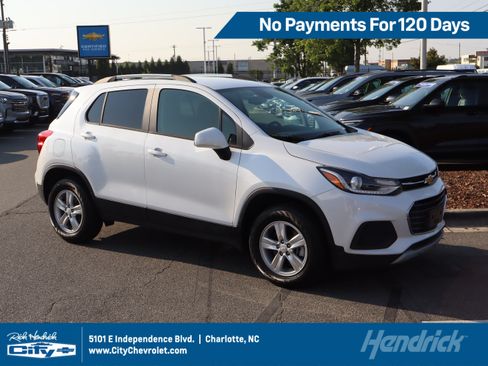 Used 2022 Chevrolet Trax LT w/ LT Convenience Package AWD/4WD image 1