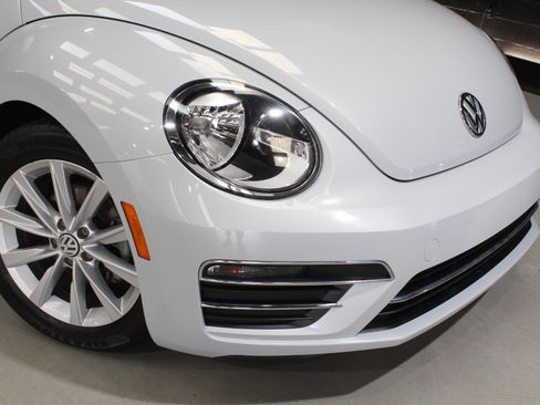 Used 2018 Volkswagen Beetle 2.0T SE FWD image 12
