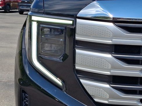 Used 2023 GMC Sierra 1500 SLE AWD/4WD image 9