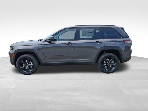 New 2025 Jeep Grand Cherokee Limited w/ Black Appearance Package image 4