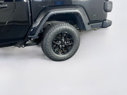 Used 2023 Jeep Gladiator Sport AWD/4WD image 29
