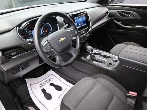 Used 2023 Chevrolet Traverse LT FWD image 18