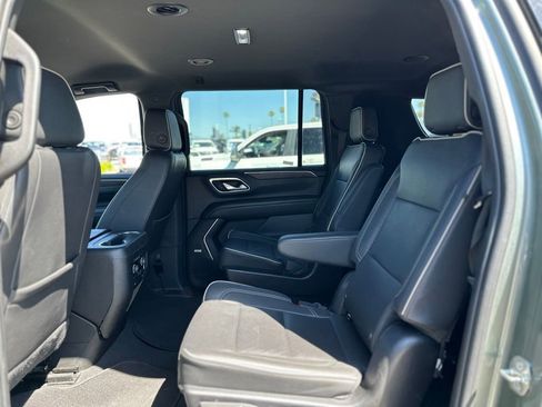 Used 2023 Chevrolet Suburban Premier AWD/4WD image 4