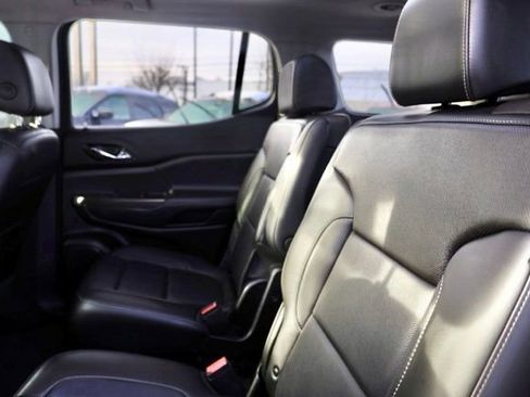 Used 2020 GMC Acadia SLT w/ Driver Alert Package II image 33