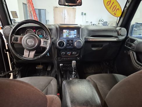 Used 2016 Jeep Wrangler Unlimited Sport AWD/4WD image 17