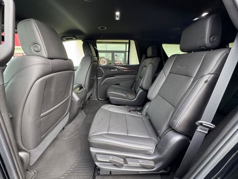 Used 2021 Cadillac Escalade Luxury AWD/4WD image 13