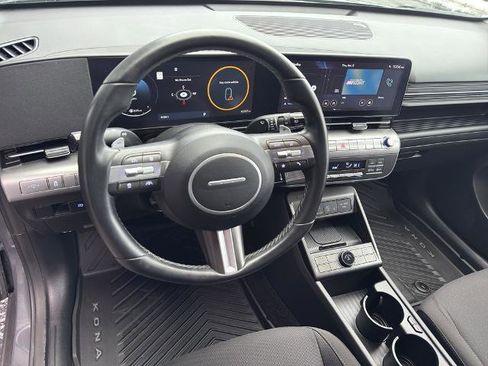 Used 2025 Hyundai Kona SEL image 18