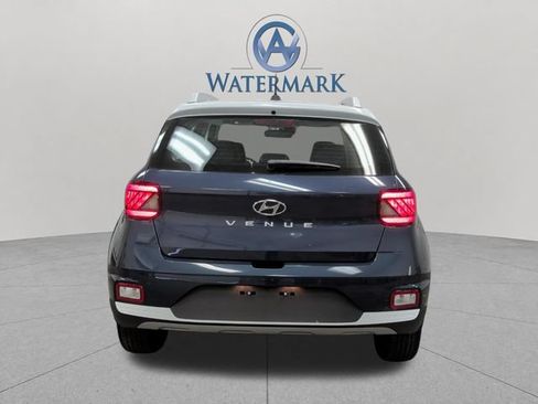 Used 2025 Hyundai Venue Limited FWD image 4