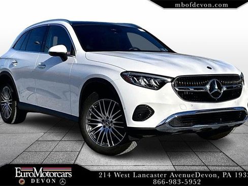 Used 2025 Mercedes-Benz GLC 300 4MATIC image 1
