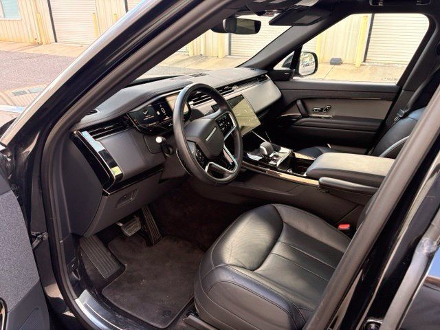 Used 2025 Land Rover Range Rover Sport SE AWD/4WD image 8