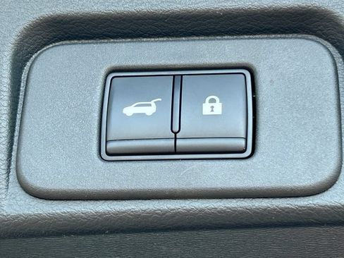 Used 2025 Nissan Rogue SV AWD/4WD image 33