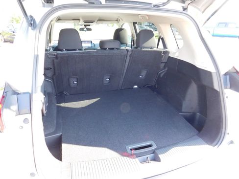 Used 2023 Nissan Rogue SV AWD/4WD image 9