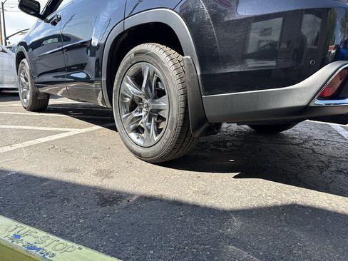 Used 2018 Toyota Highlander Limited Platinum image 6