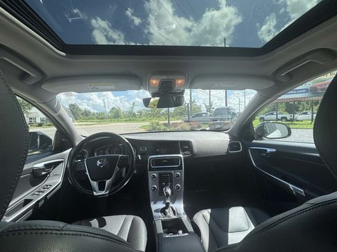 Used 2018 Volvo V60 T5 Cross Country AWD/4WD image 21