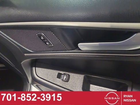 Used 2023 Ford Edge ST-Line image 32