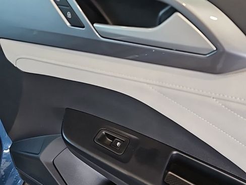 Used 2025 Volkswagen Taos SEL image 12