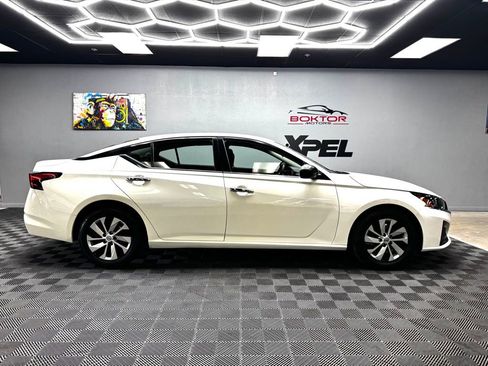 Used 2024 Nissan Altima 2.5 S FWD image 16