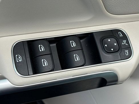 Certified 2025 Mercedes-Benz GLB 250 4MATIC image 16