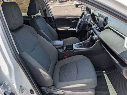 Used 2022 Toyota RAV4 LE AWD/4WD image 8