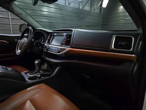 Used 2019 Toyota Highlander Limited Platinum image 12