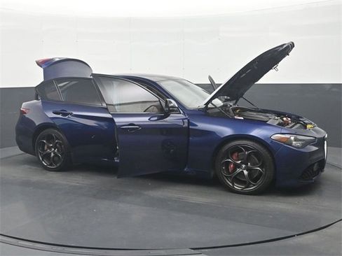 Used 2019 Alfa Romeo Giulia image 34